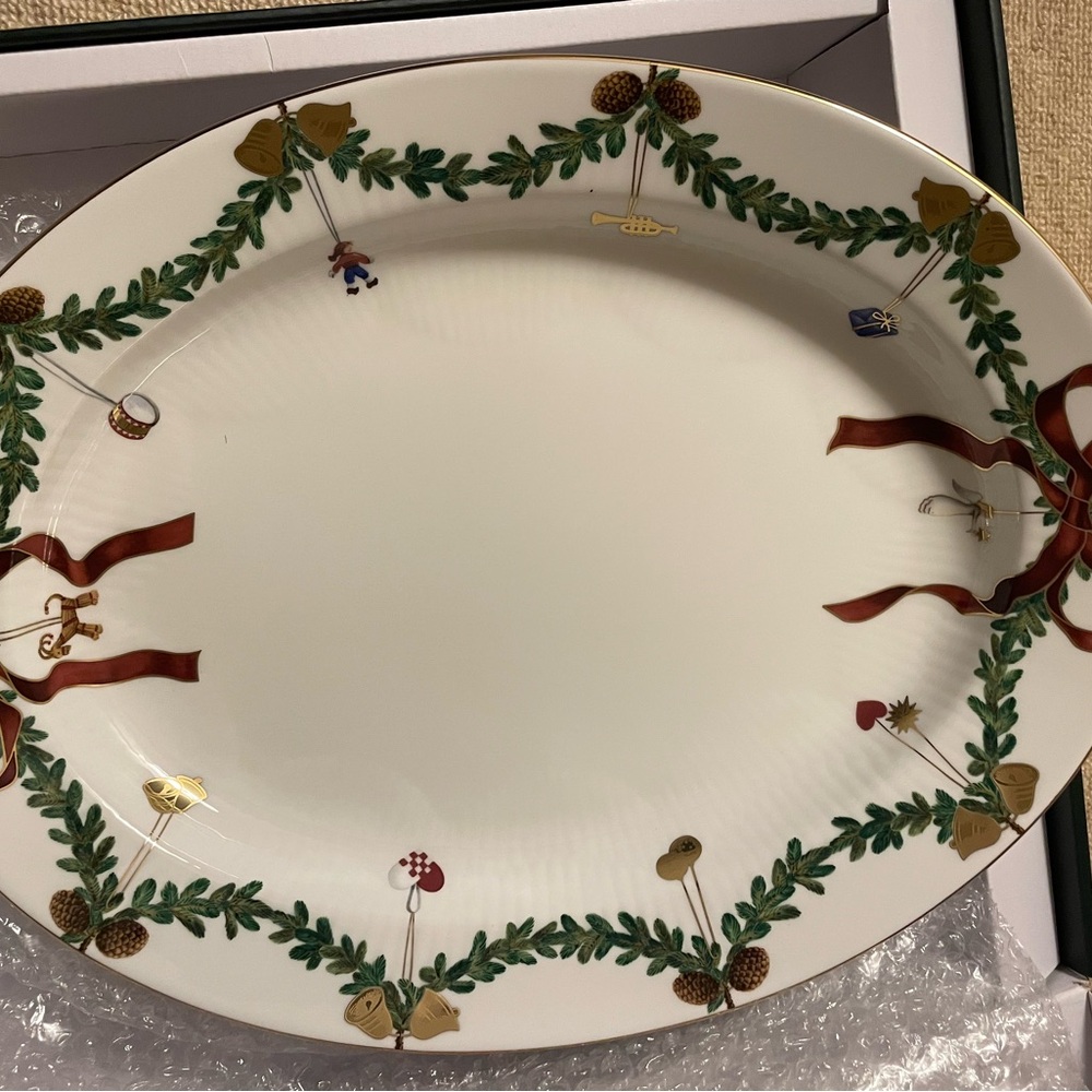 BRAND NEW IN BOX: Royal Copenhagen Platter  “Star Fluted Christmas”